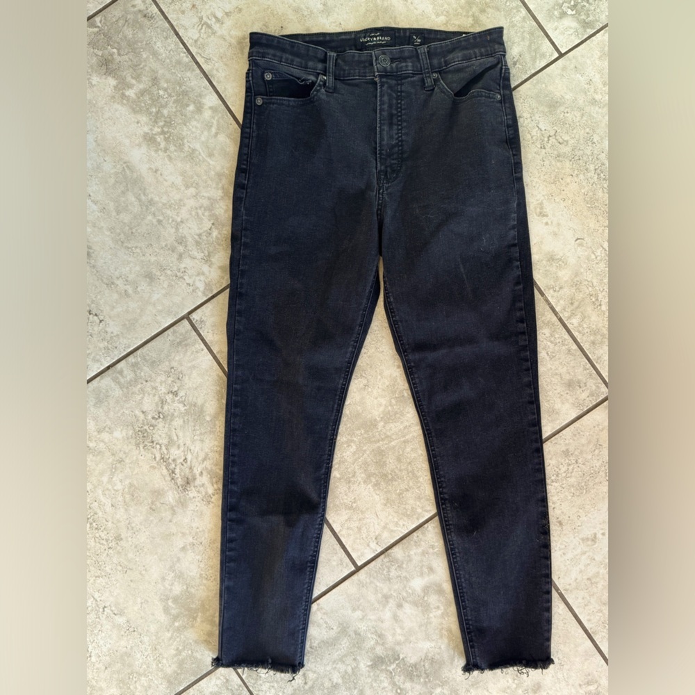 Lucky Brand Black high waisted Skinny jeans with raw hem at ankle - size 10/30